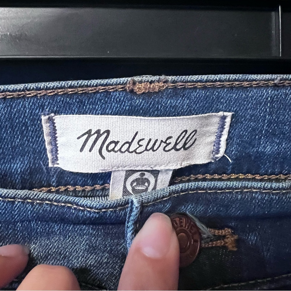 Madewell 10" High Rise Skinny Jeans Raw Hem Cut Off
Size 29 - Picture 5 of 10